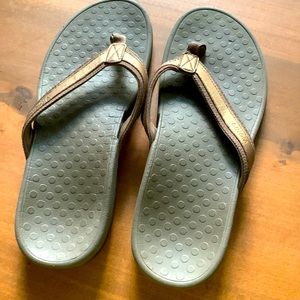 Vionic bronze sandals. Size 9. Excellent condition.